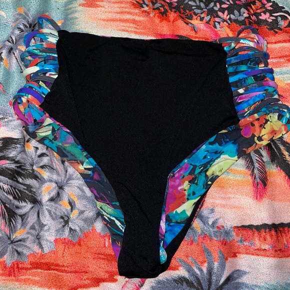 Super Cute Reversible Flower Print Swimsuit Bottoms Size XS-S - Picture 2 of 4